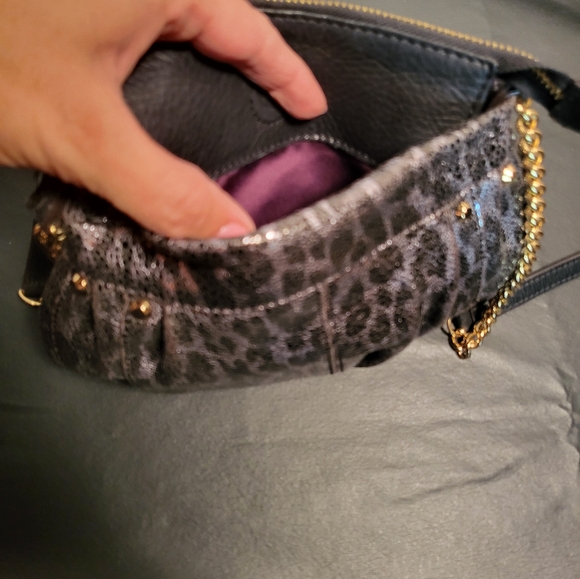 B MAKOWSKY crossbody used great shape - Picture 3 of 6